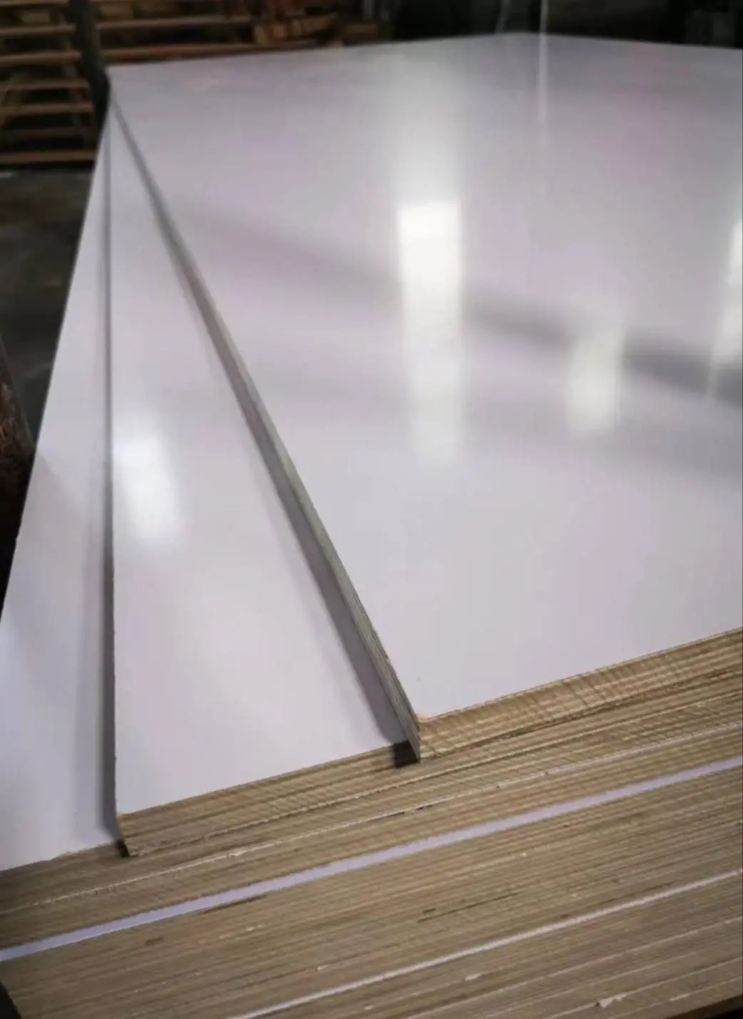 Guia de corte ProFix 126 usada en taller real de obra con melamina de 15mm